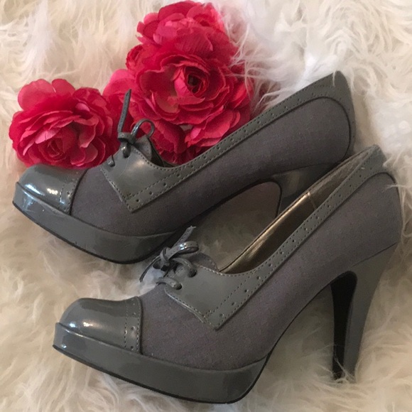 Stylish & Sexy Grey Oxford Heels - Picture 2 of 4
